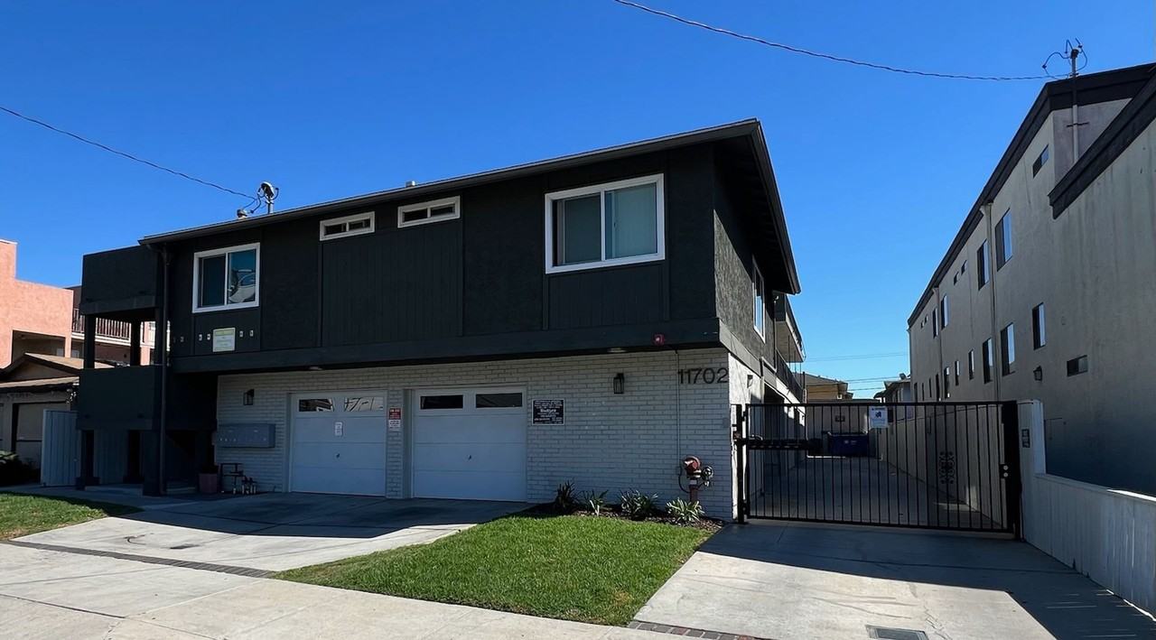 11702 Menlo Ave - Photo 2 of 2