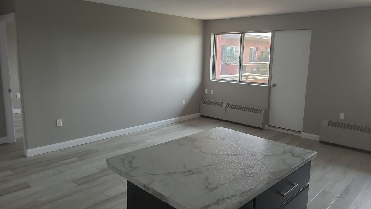 1 Humber Court - Photo 3 of 26