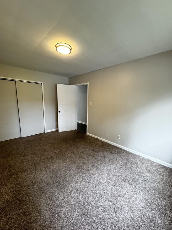 OH_AM_697-701 Greenwood Avenue - Photo 3 of 8