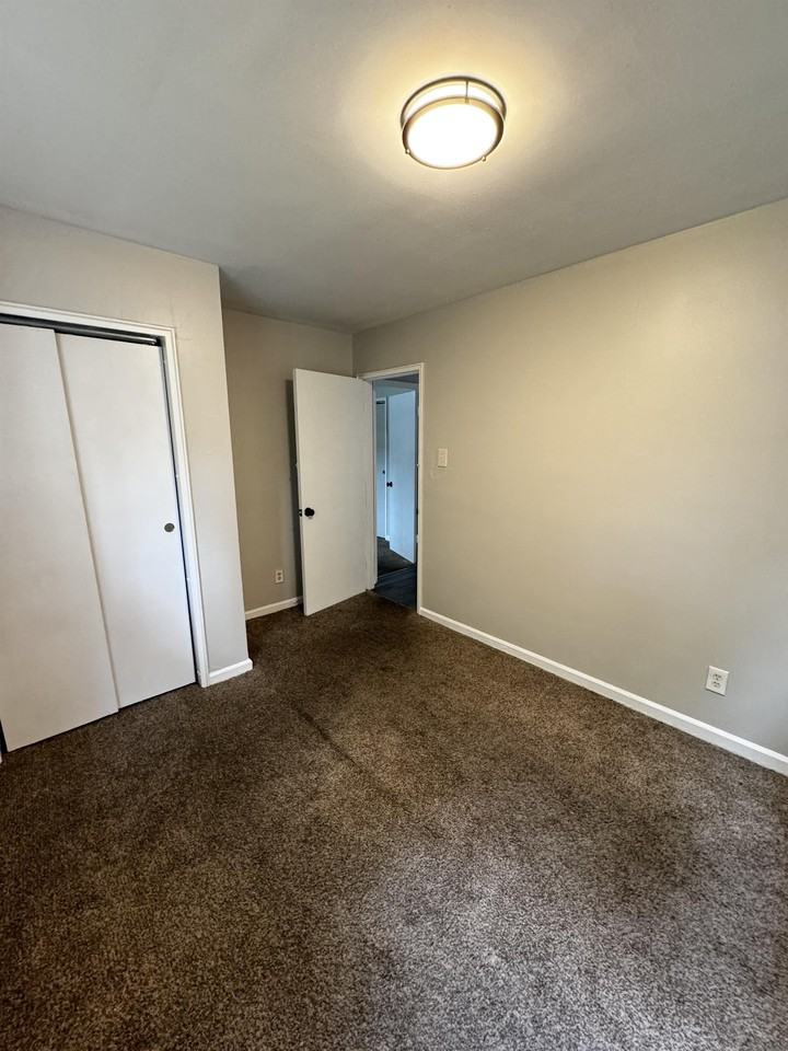 OH_AM_697-701 Greenwood Avenue - Photo 5 of 8