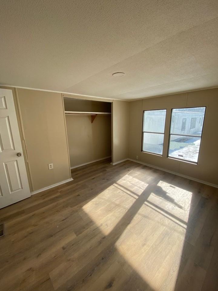 5125 N Center Rd - Photo 4 of 7