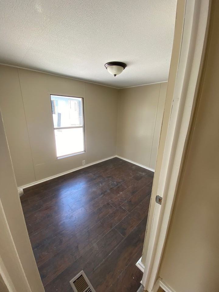 5125 N Center Rd - Photo 5 of 7