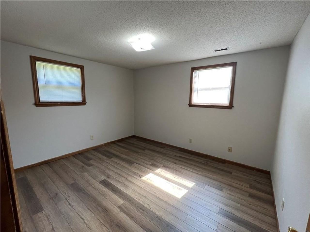 779 S Main St - Photo 5 of 7