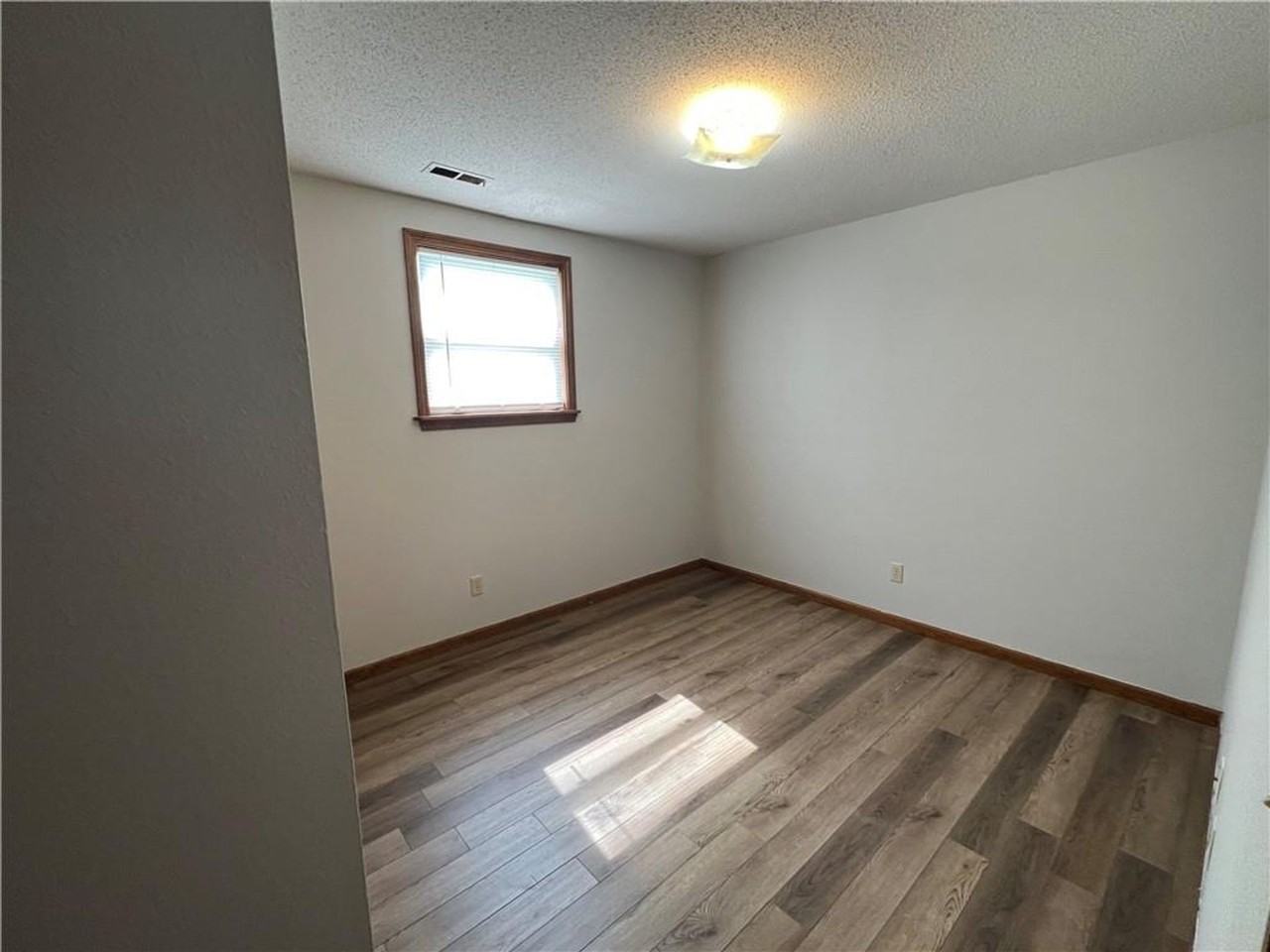 779 S Main St - Photo 6 of 7