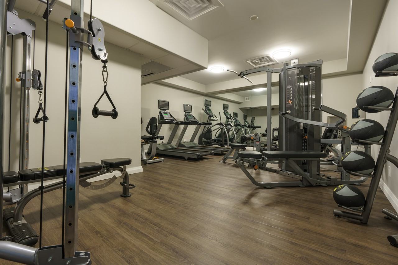 347 Hyland Drive - Photo 7 of 32