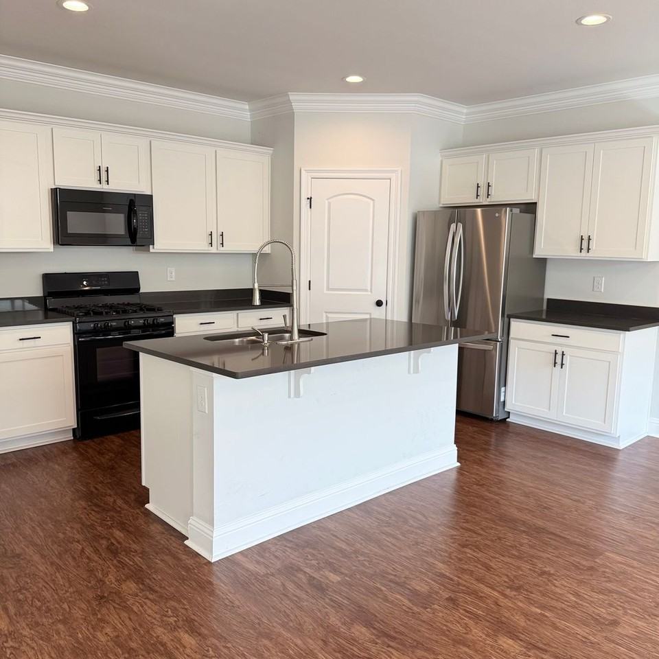 7954 Pisa Dr - Photo 2 of 13