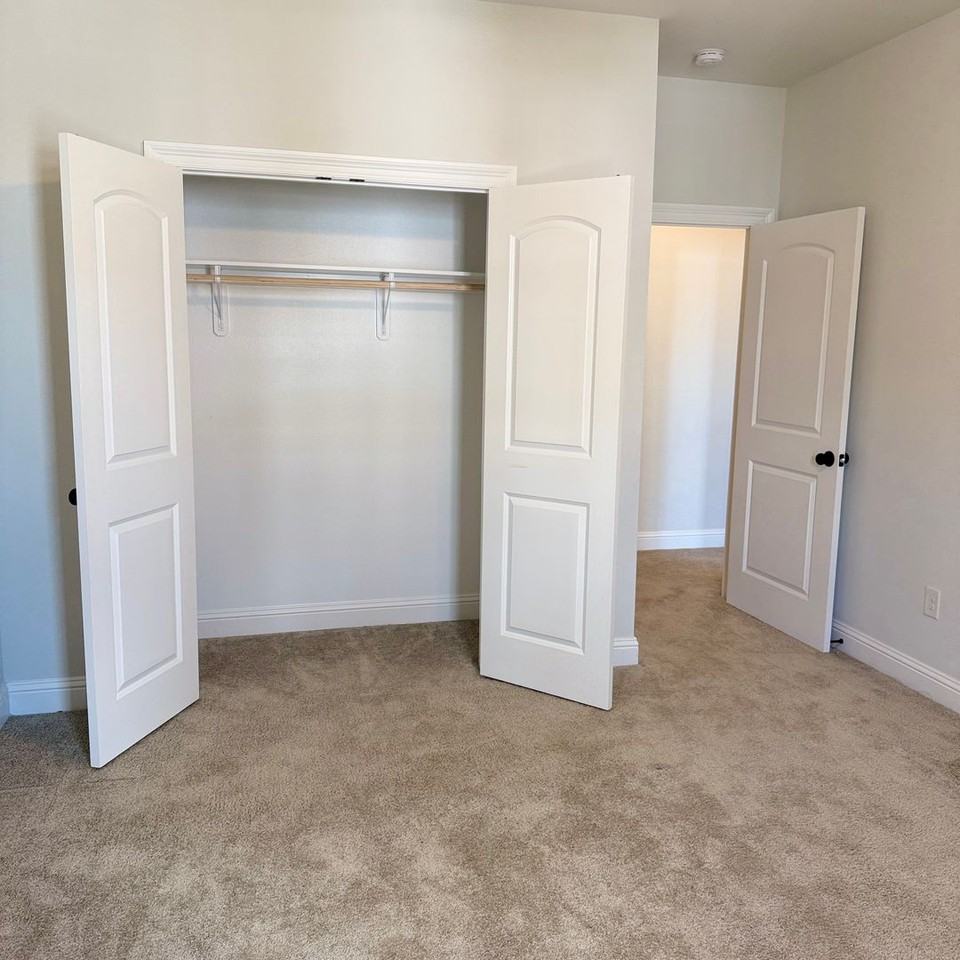 7954 Pisa Dr - Photo 3 of 13