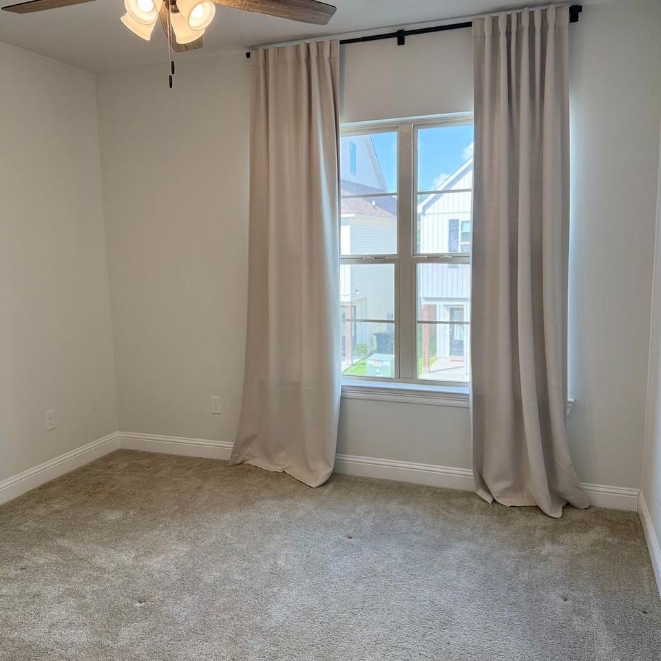 7954 Pisa Dr - Photo 4 of 13