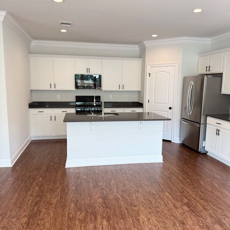 7954 Pisa Dr - Photo 6 of 13