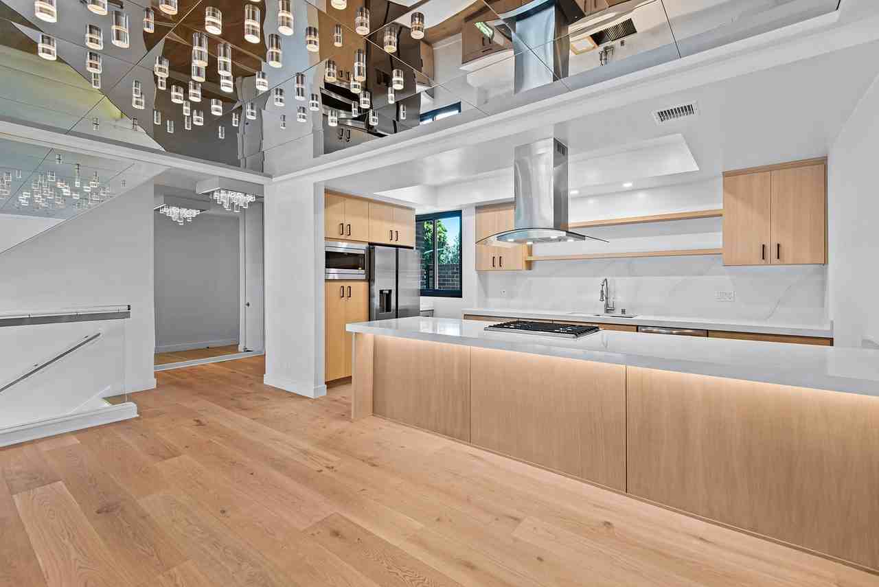 9301 Burton Way - Photo 3 of 33