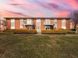 featured image of 121 E Van Riper Rd