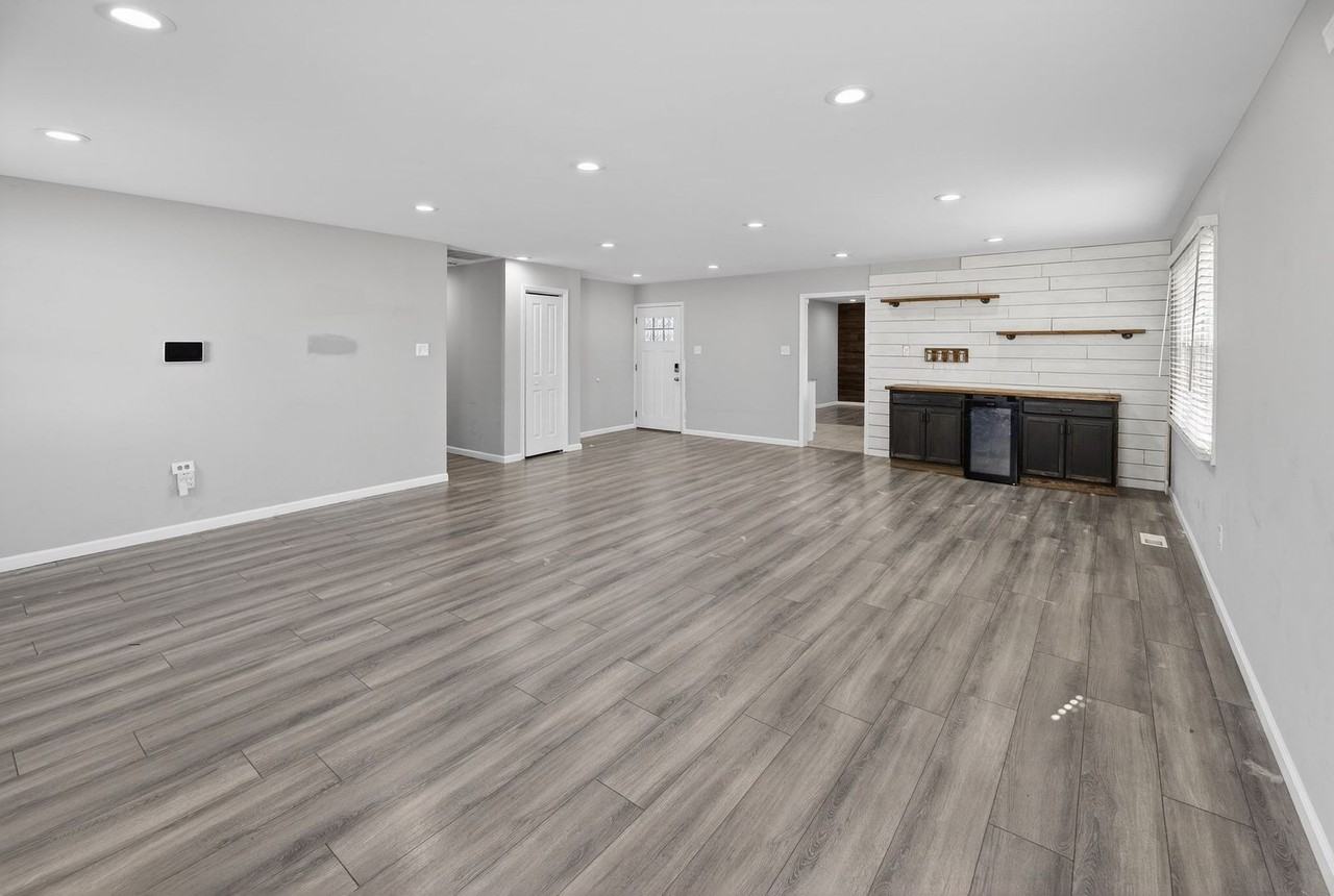 55 Ember Ln - Photo 4 of 22