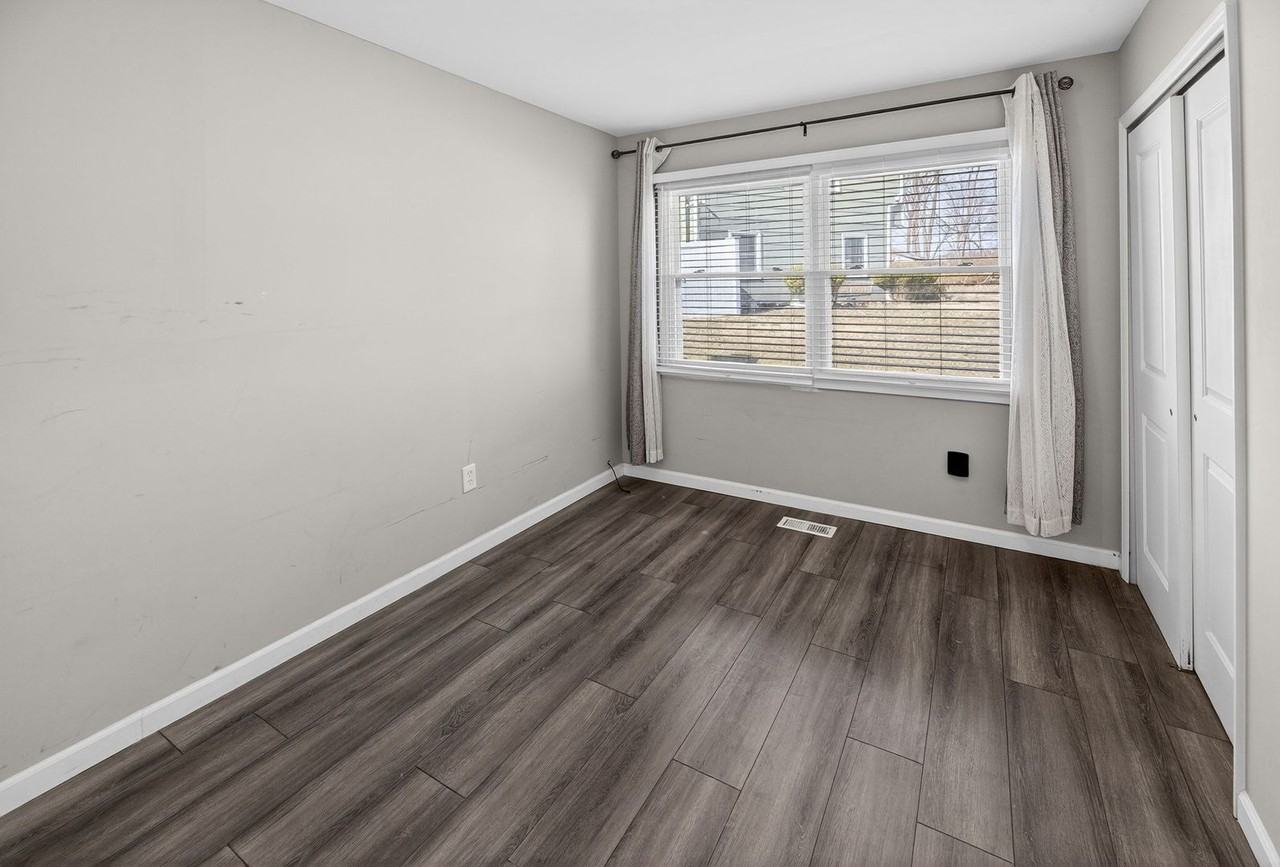 55 Ember Ln - Photo 7 of 22