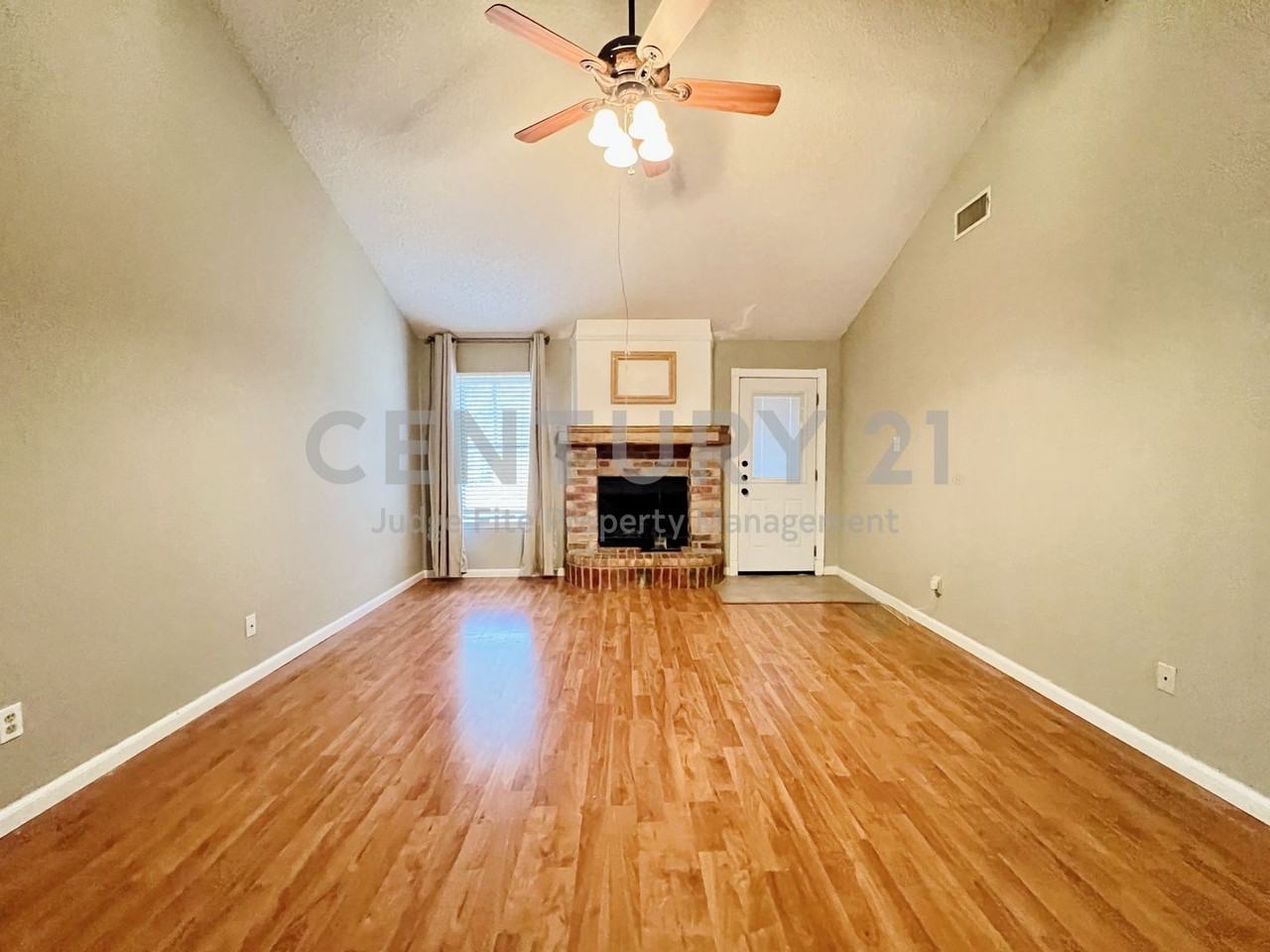 6301 Hunters Glen Dr - Photo 2 of 11