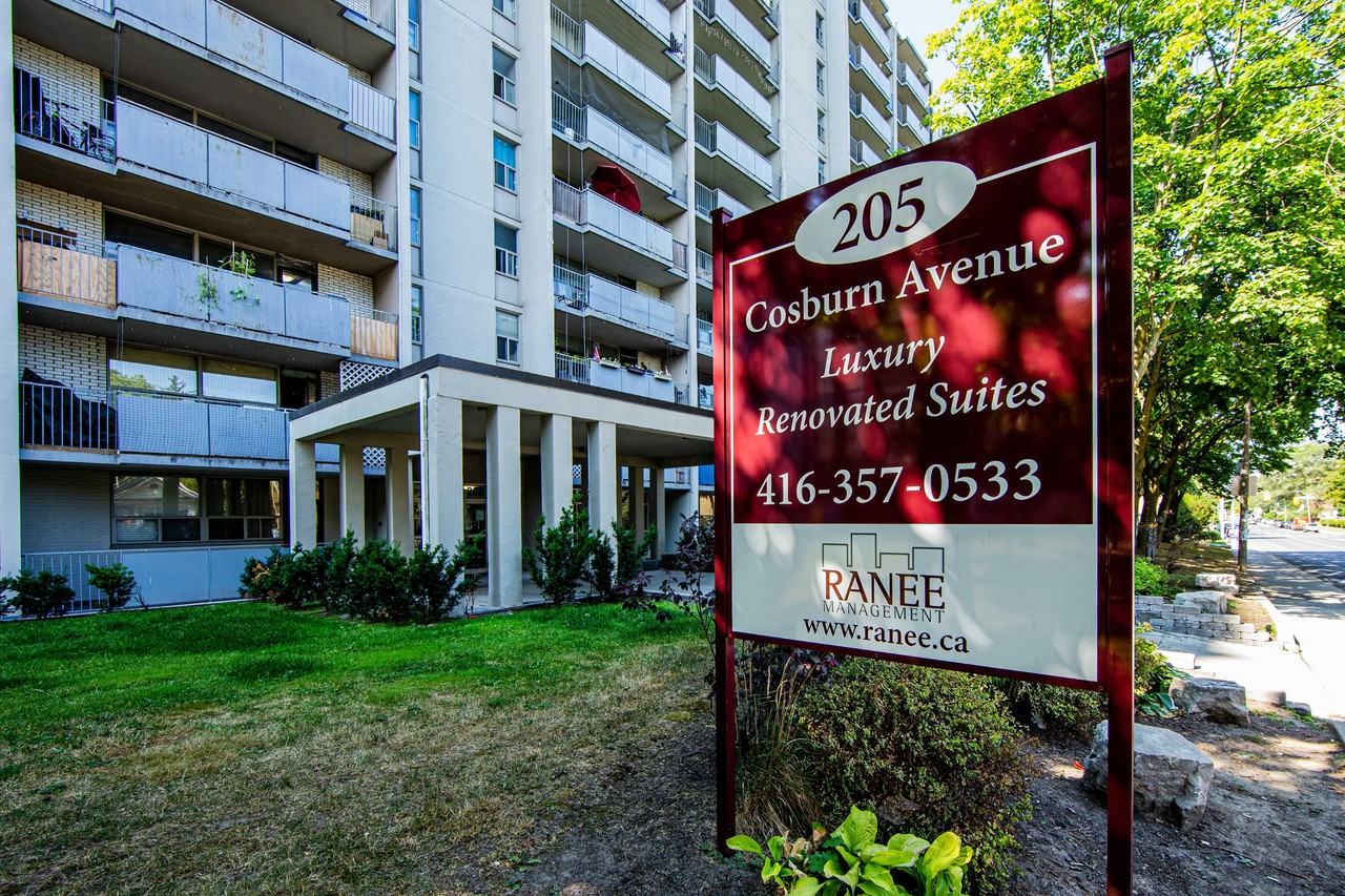 205 Cosburn Ave - Photo 6 of 16