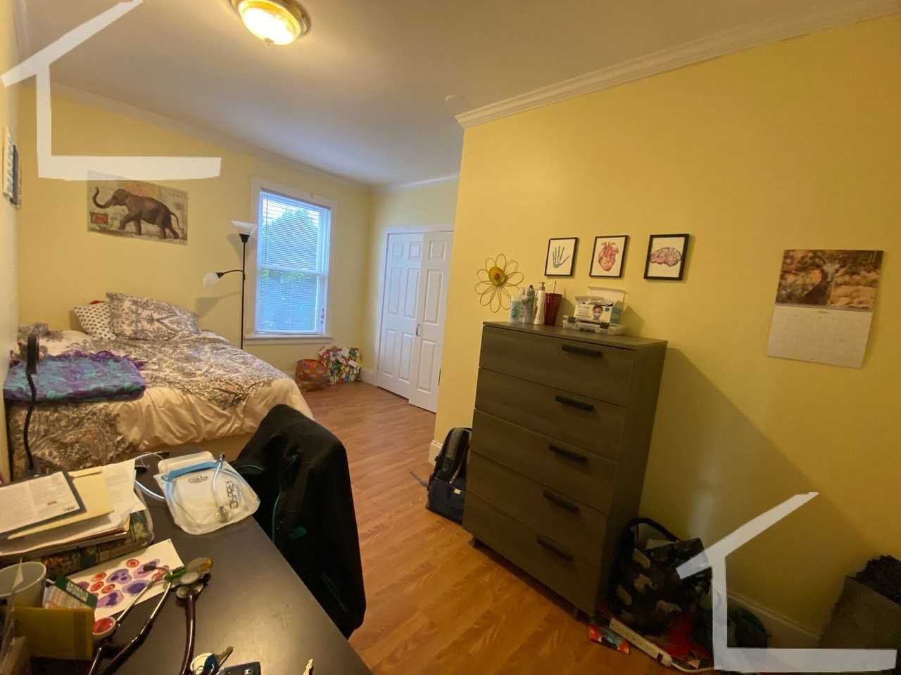 57 Riverdale St - Photo 7 of 16