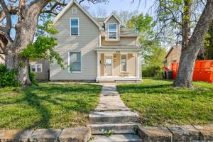 featured image of 121 E North St