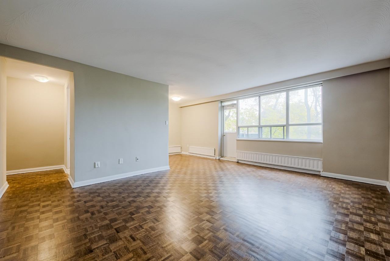 225-227 Cosburn Ave - Photo 7 of 12