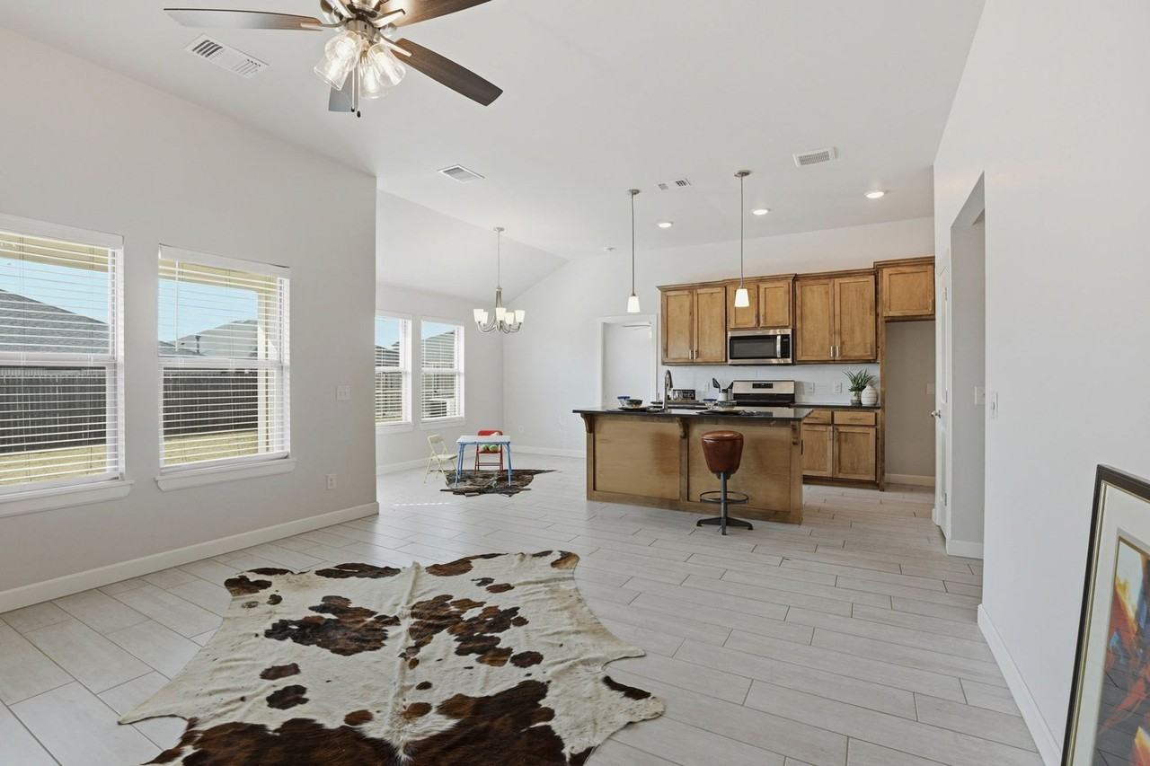 421 Pergola St - Photo 2 of 28