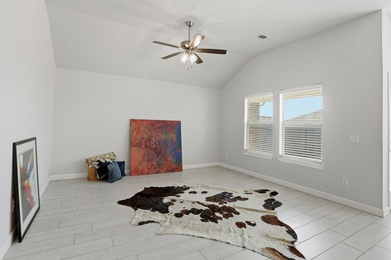 421 Pergola St - Photo 3 of 28