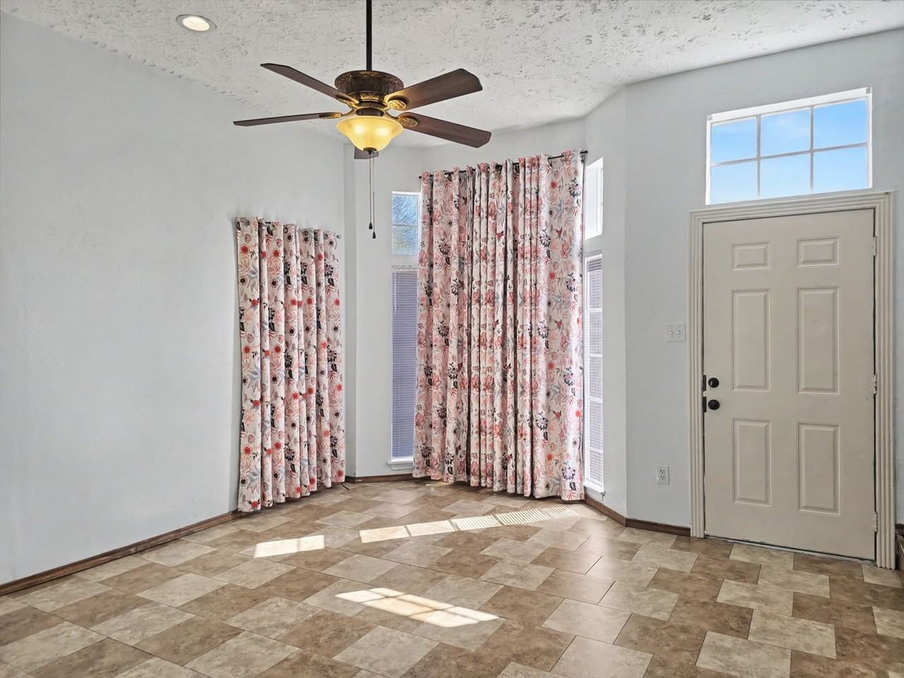 15223 Peachmeadow Ln - Photo 4 of 21