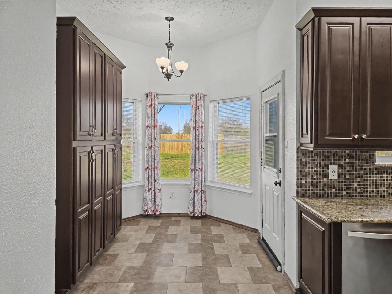 15223 Peachmeadow Ln - Photo 5 of 21