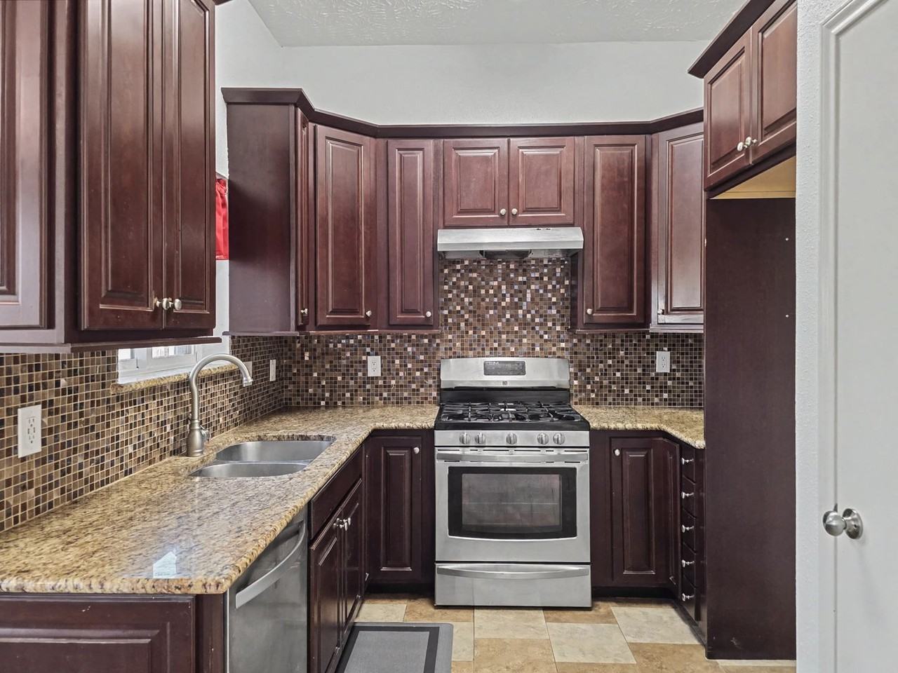 15223 Peachmeadow Ln - Photo 6 of 21