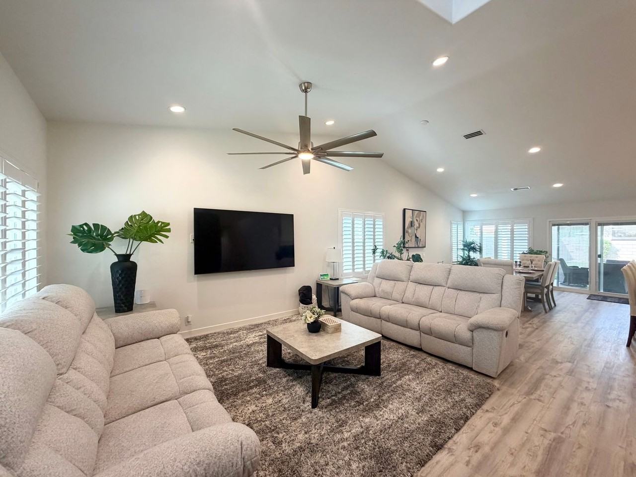 45055 Coldbrook Ln - Photo 3 of 31