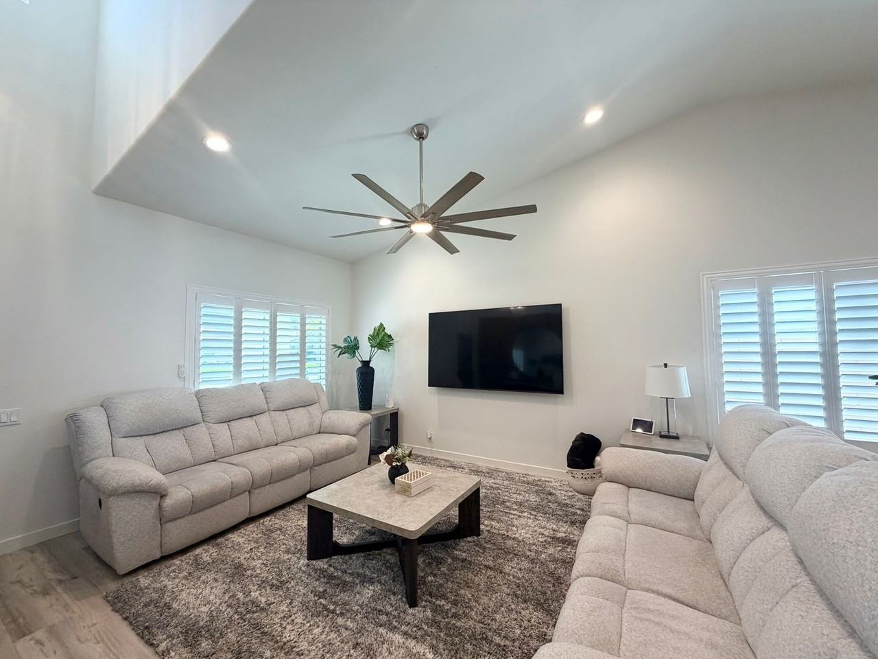 45055 Coldbrook Ln - Photo 4 of 31