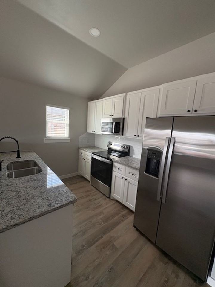 302 Tombstone Rd - Photo 3 of 15