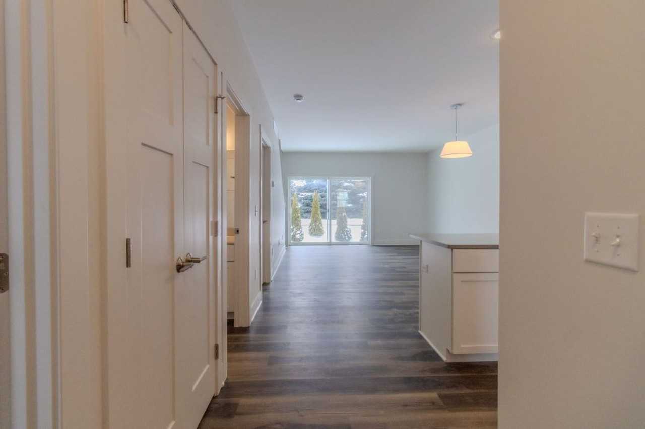 ZO- 1542 Simsbury St - Photo 2 of 43