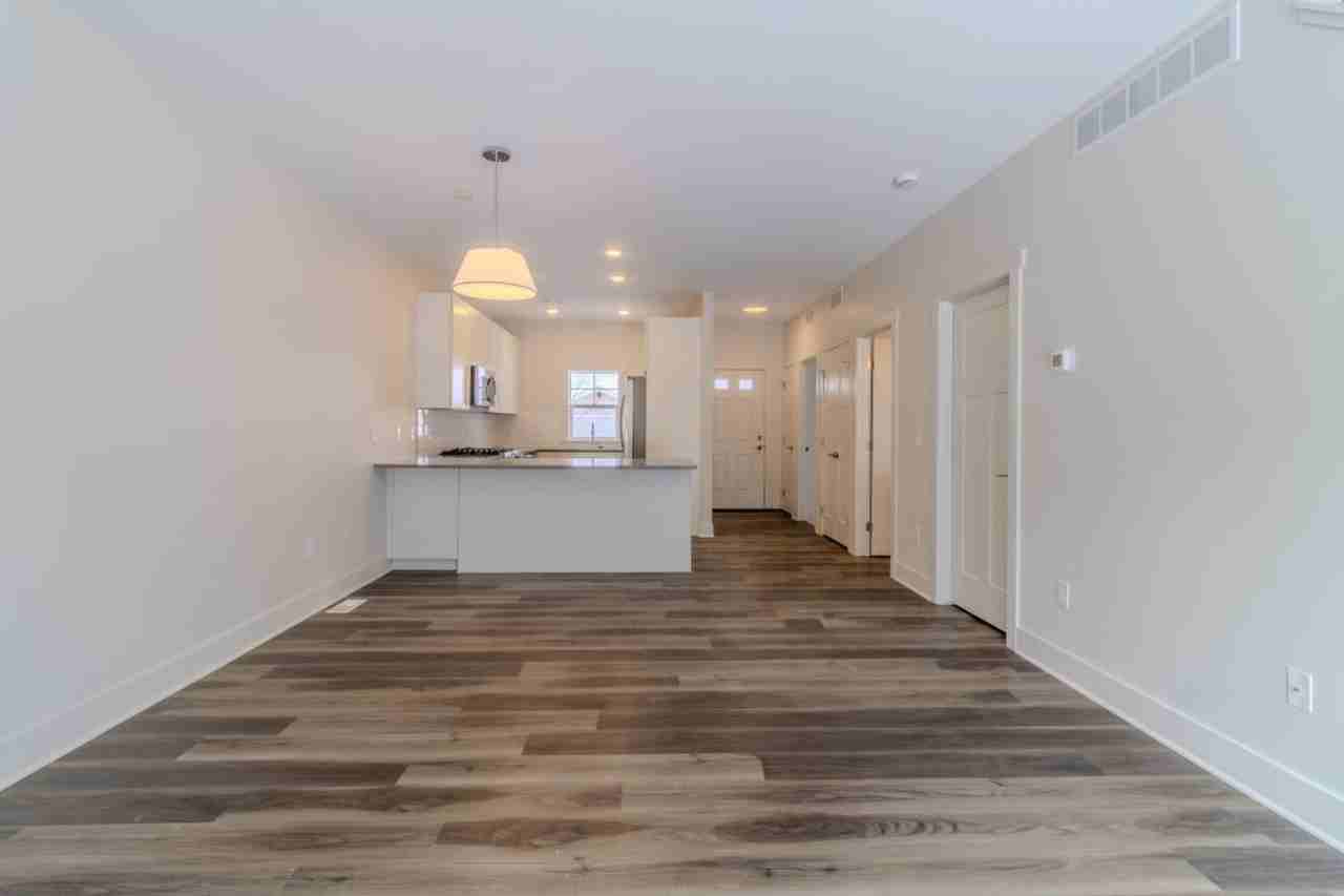 ZO- 1542 Simsbury St - Photo 3 of 43