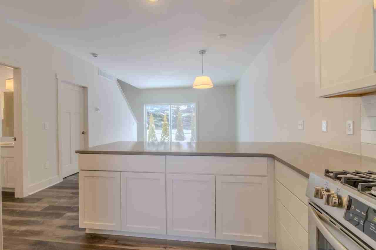 ZO- 1542 Simsbury St - Photo 5 of 43