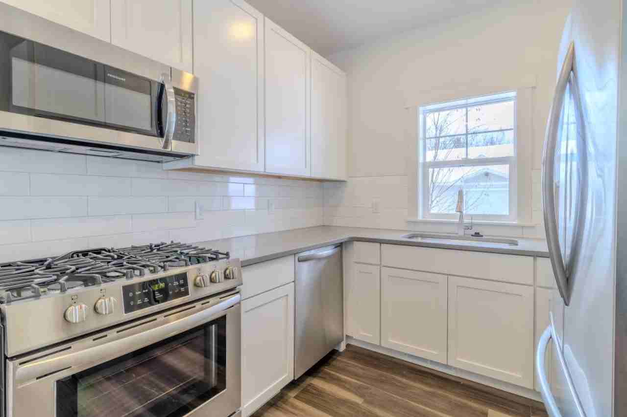 ZO- 1542 Simsbury St - Photo 6 of 43