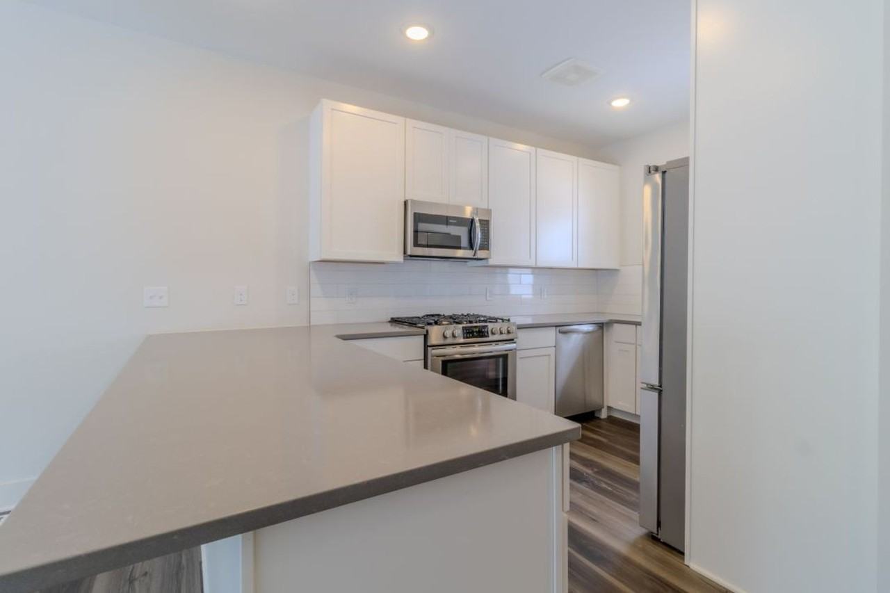 ZO- 1542 Simsbury St - Photo 7 of 43