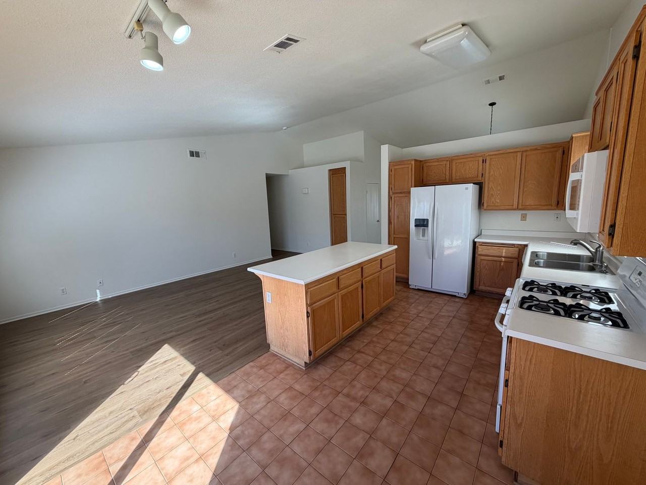 1424 Via Rosa - Photo 3 of 18