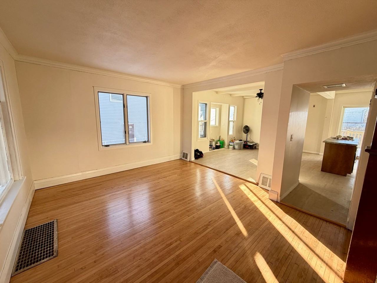 923 Baxter Ave - Photo 2 of 29