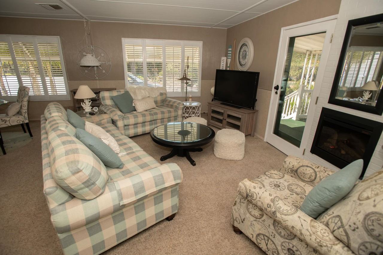 8975 Lawrence Welk Dr Spc 120 - Photo 3 of 40