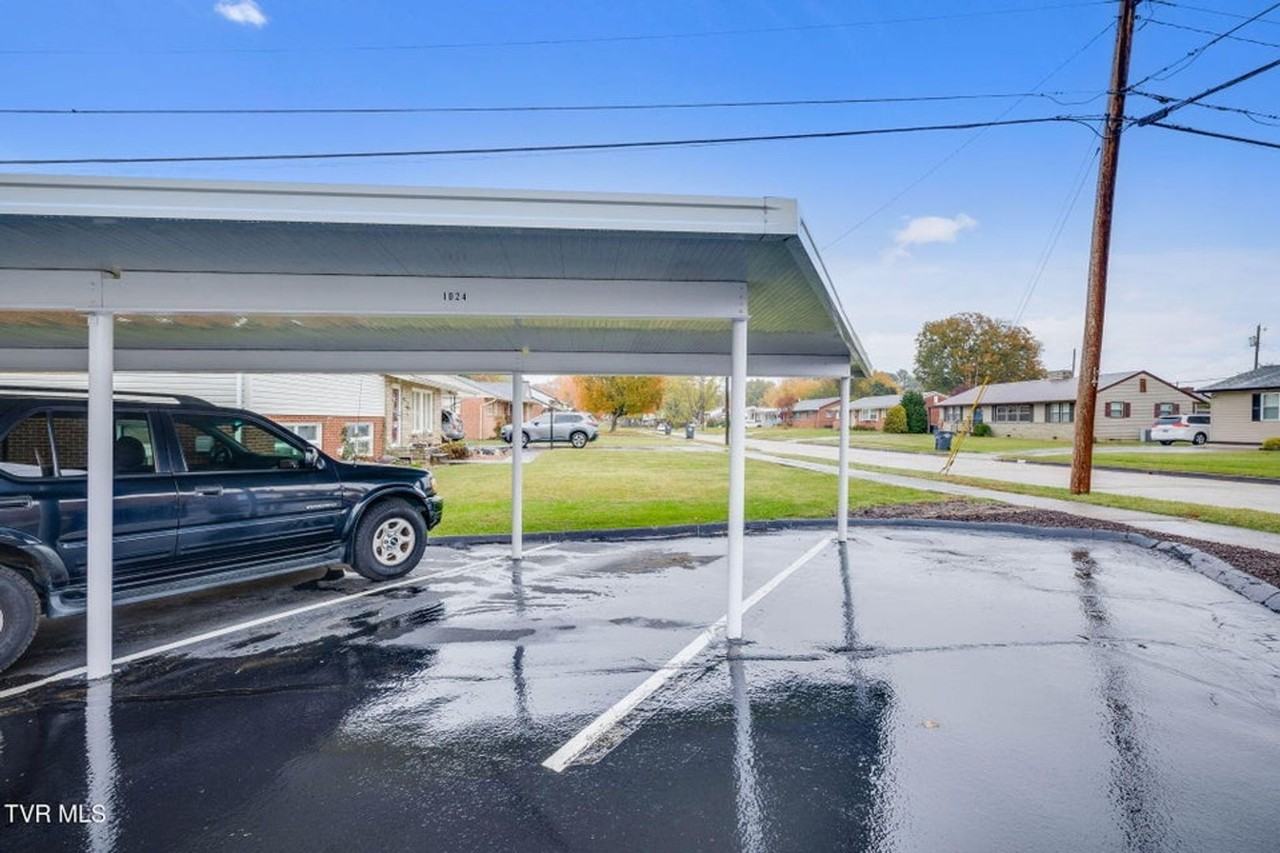 1024 Konnarock Rd - Photo 4 of 25