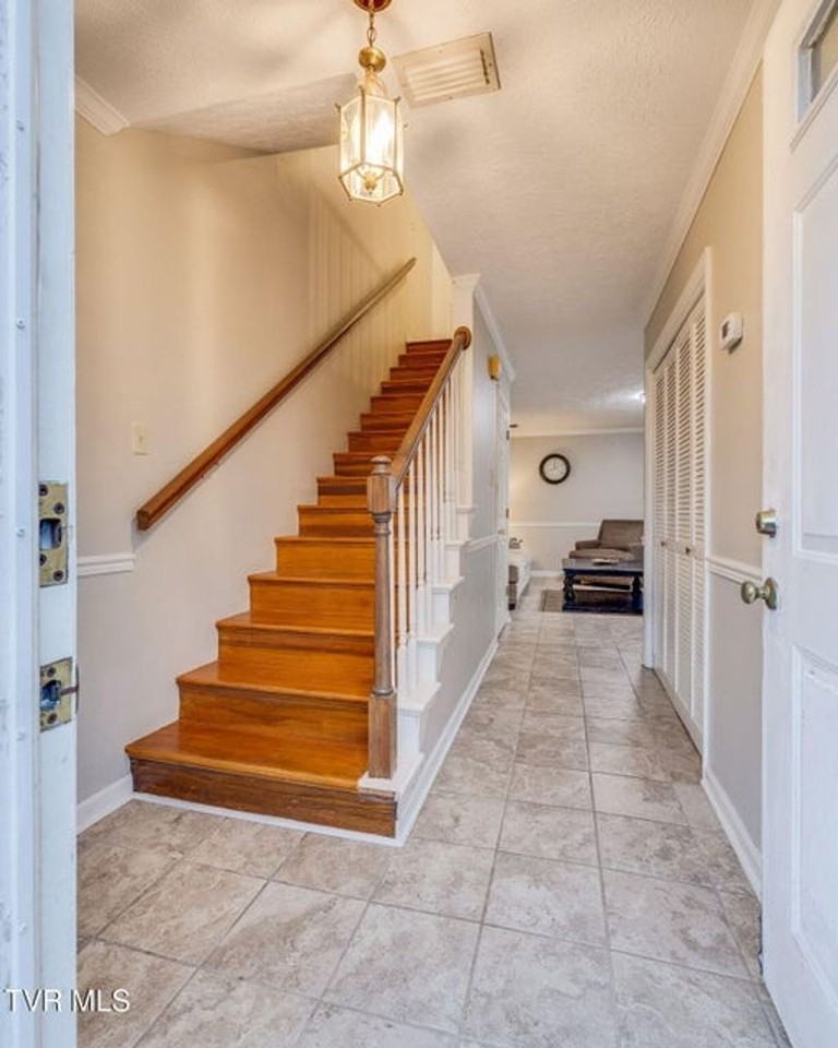 1024 Konnarock Rd - Photo 5 of 25