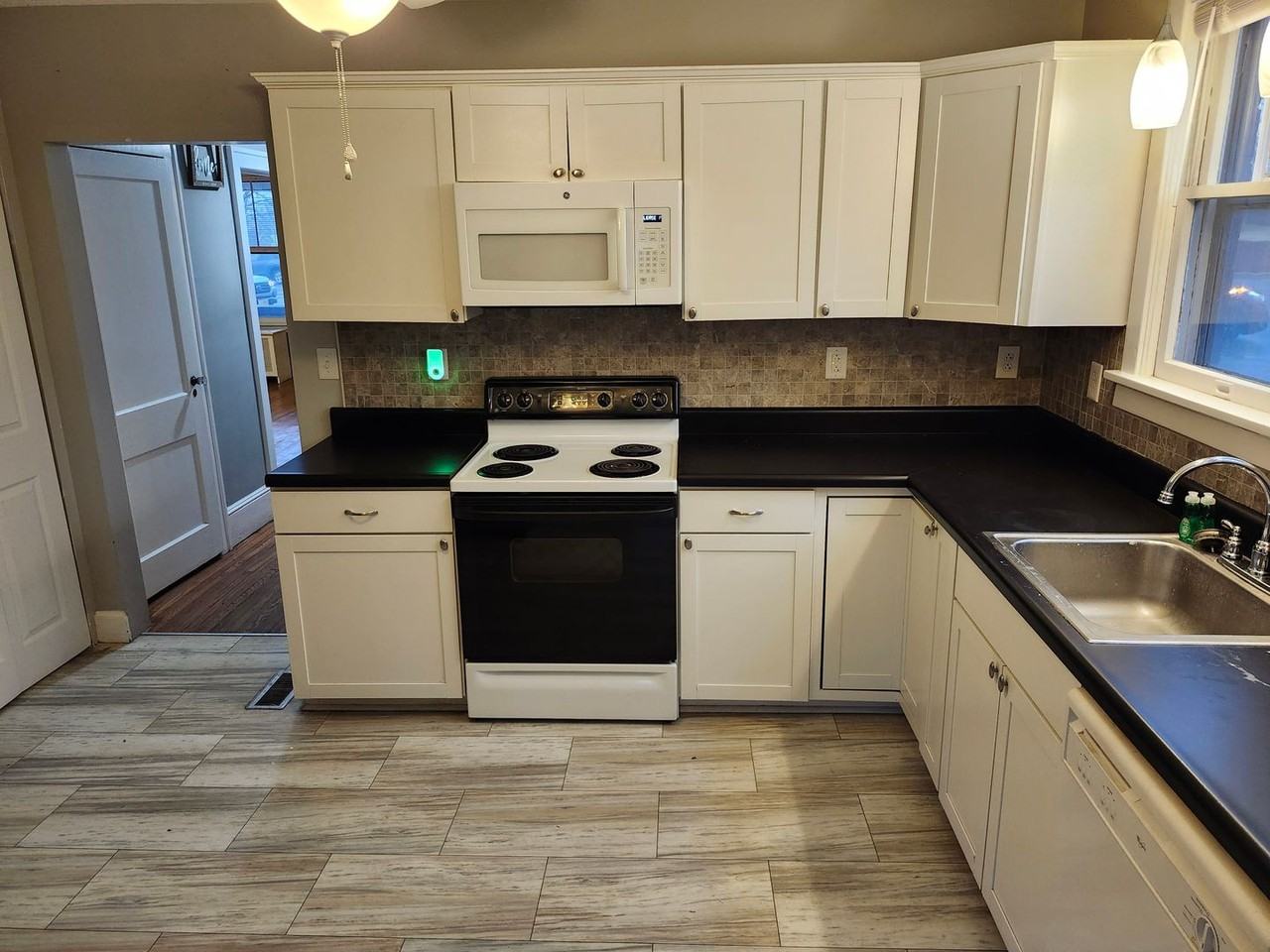 21 Port Republic Rd - Photo 5 of 28