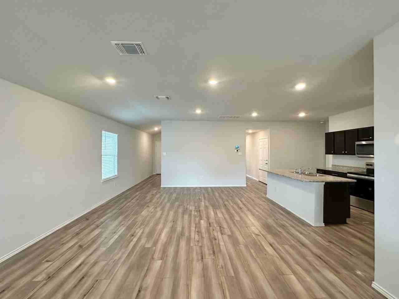 1405 Athan Dr - Photo 5 of 30