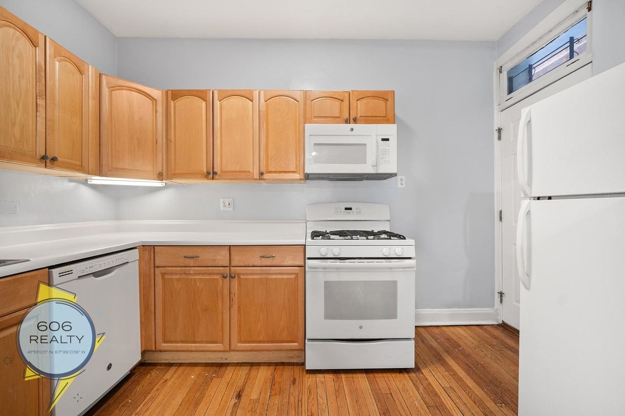 822 Wrightwood Manor LLC - Photo 3 of 17