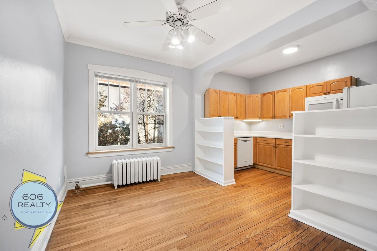 822 Wrightwood Manor LLC - Photo 4 of 17