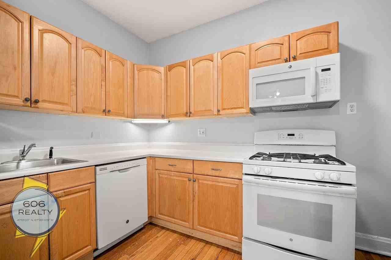 822 Wrightwood Manor LLC - Photo 7 of 17