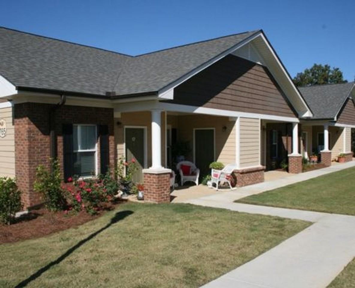 Country Club Cottages - Photo 2 of 4