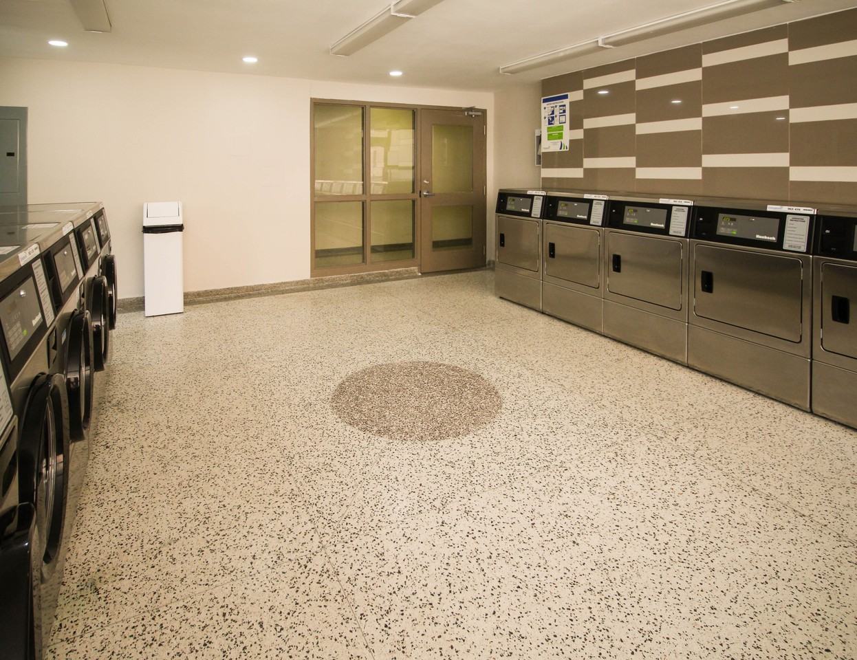 Imperial Towers - 90 Tyndall - Photo 7 of 7