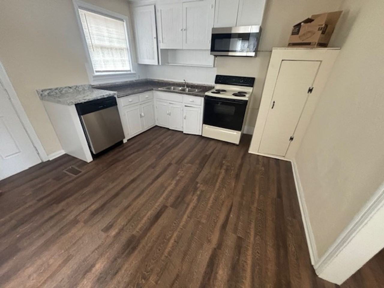 336 S Castle St - Photo 2 of 7