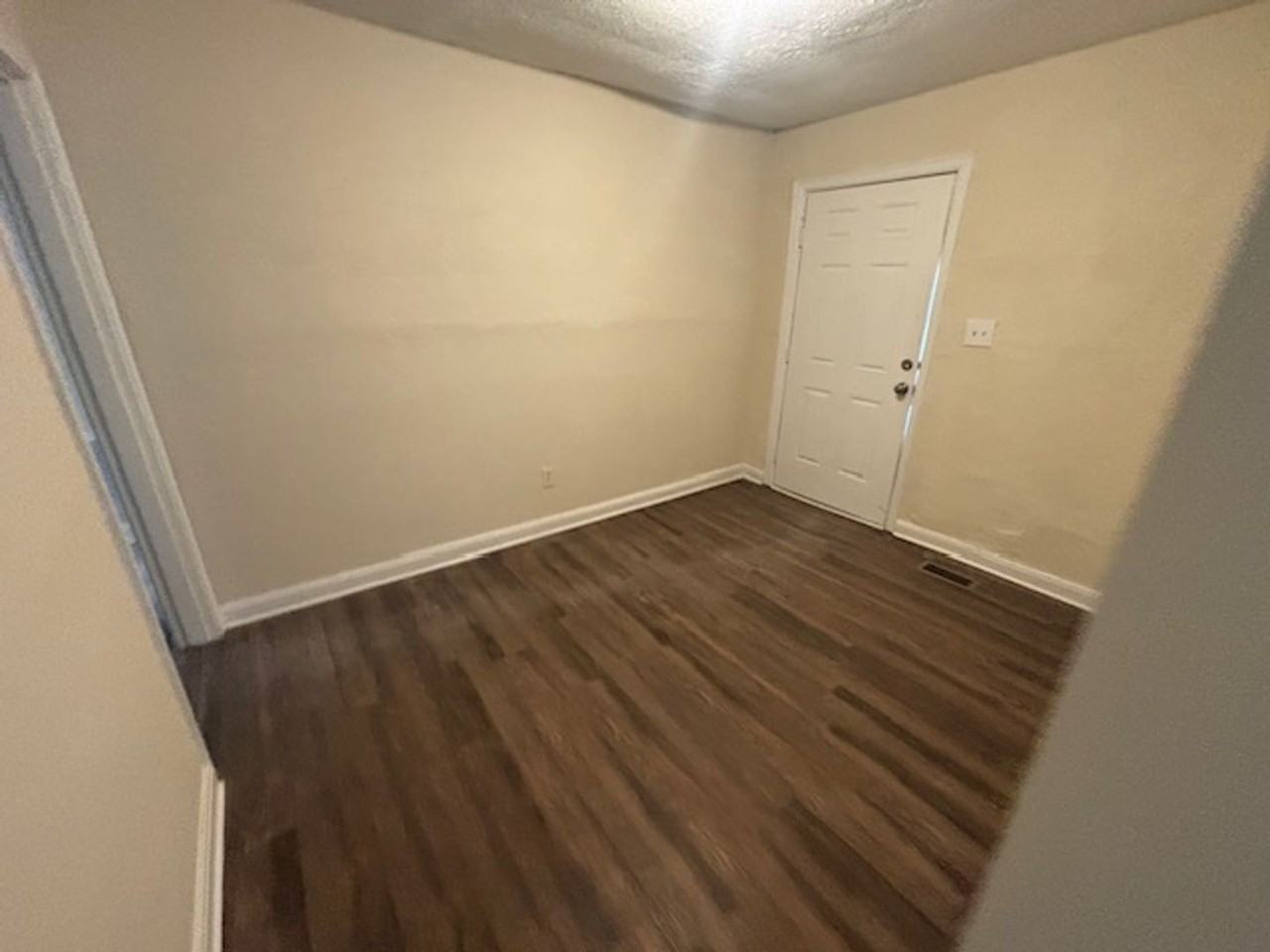 336 S Castle St - Photo 3 of 7