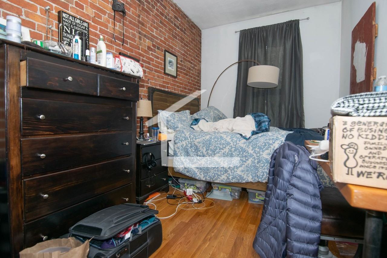 31 Cortes St - Photo 5 of 11